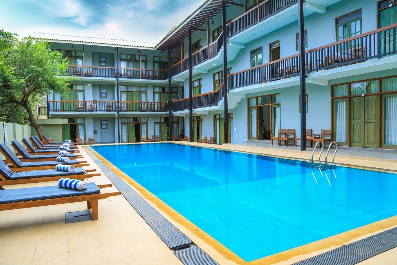 Fresco Water Villa Сігірія Екстер'єр фото